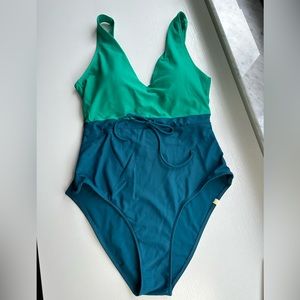 Summersalt The Tie Waist Backflip - Seaweed & Seaglass size 8 in great condition